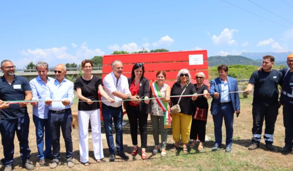 inaugurazione panchina rossa viareggio interventi