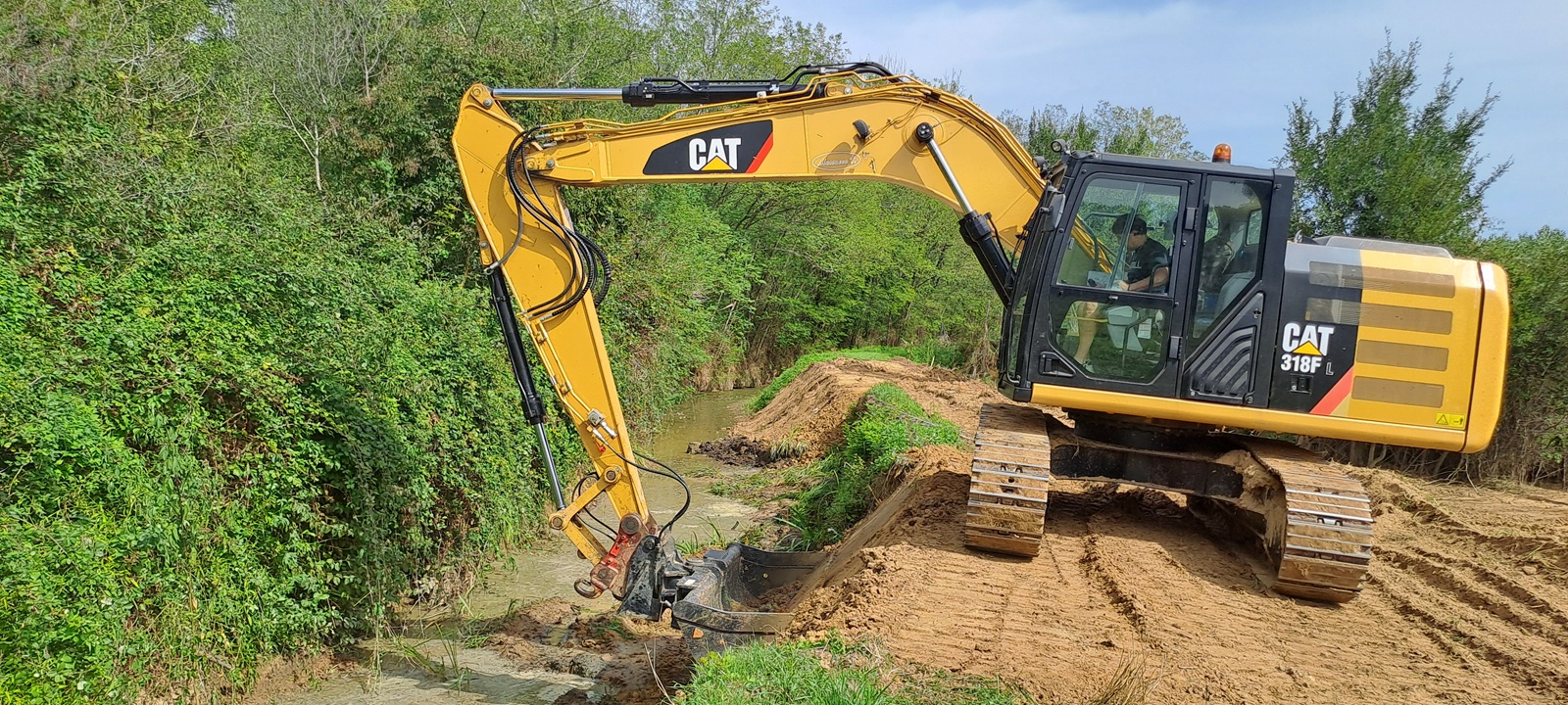 Mezzi al lavoro sul Rio dei Ponticelli