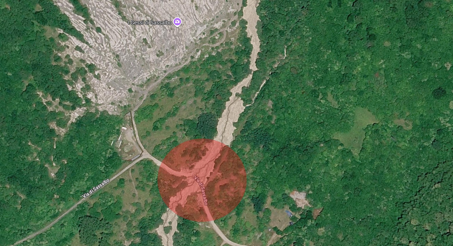 La mappa che mostra all'interno del cerchio rosso la zona di intervento sul torrente Acqua Torbida a Sassalbo